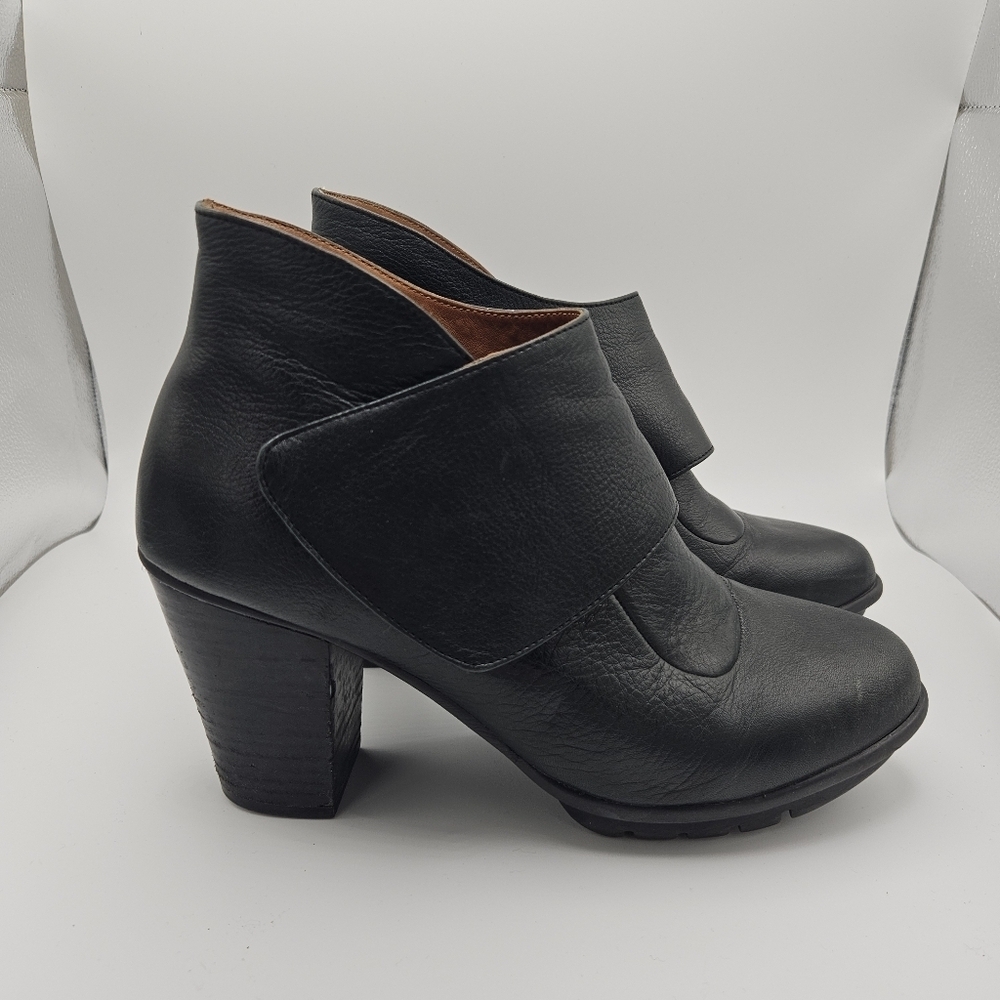 L'Amour des Pieds black leather Eviemae heeled ankle booties size 9.5